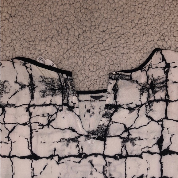 Short sleeve dressy blouse/ top - Picture 3 of 4